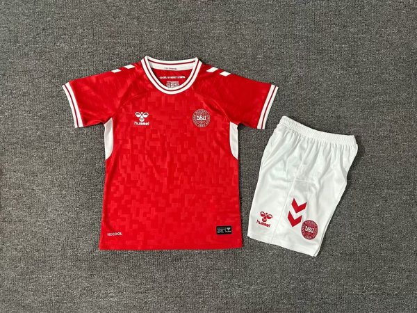 Denmark home  Kids  24-25