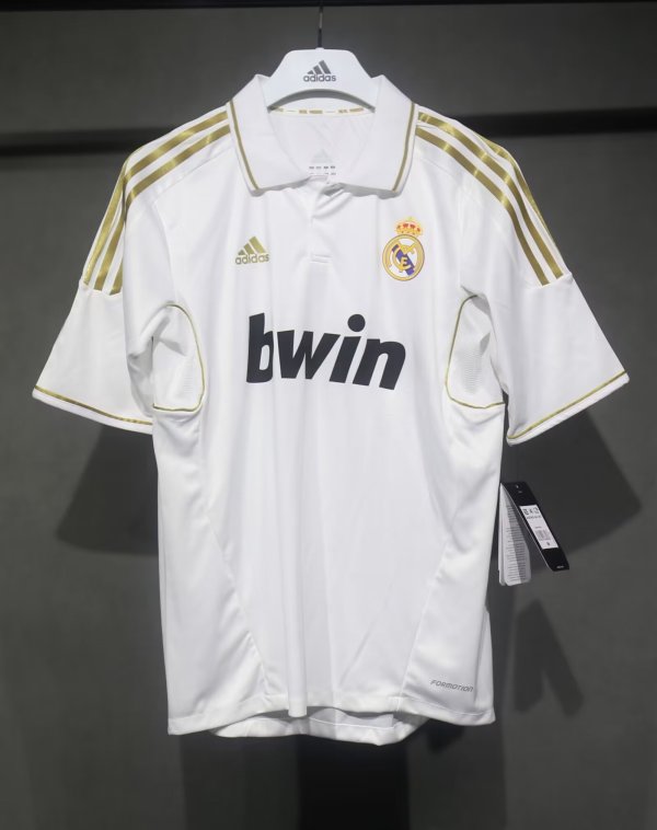 Retro Real Madrid Home Player   1:1 Quality Soccer Jersey  2011-2012