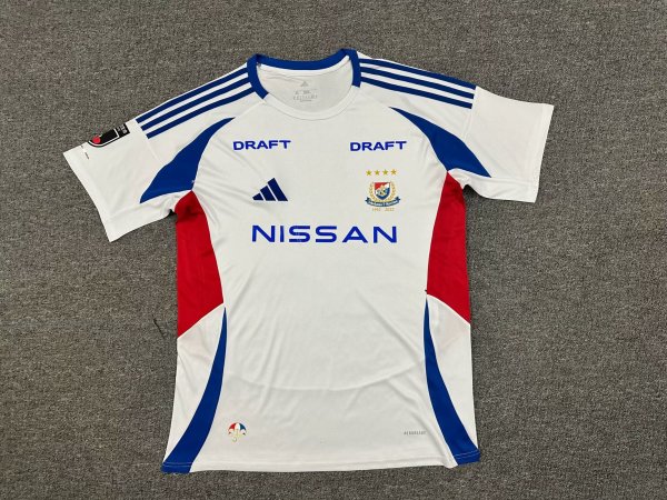 Yokohama F.Marinos  away fans 1:1  25-26