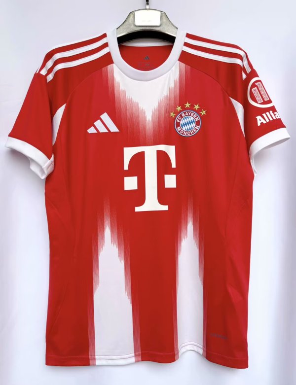 Bayern Munich  home  fans 1:1 Quality Soccer Jersey   25-26