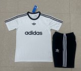clover adidds   training  fans  black white  1:1 25-26