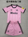 Newcastle Pink Goalkeeper Fans  (Kids and Man)  1:1 Quality Soccer Jersey  25-26
