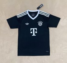Bayern Munich goalkeeper  Fans 1:1 Quality Soccer Jersey   24-25