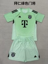 Bayern Munich  Goalkeeper GREEN Fans Kits  1:1 Quality Soccer Jersey  25-26 (kids and man )