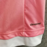 2015/16 JUV Pink Retro Soccer Jersey带欧冠章。圆环。意甲盾