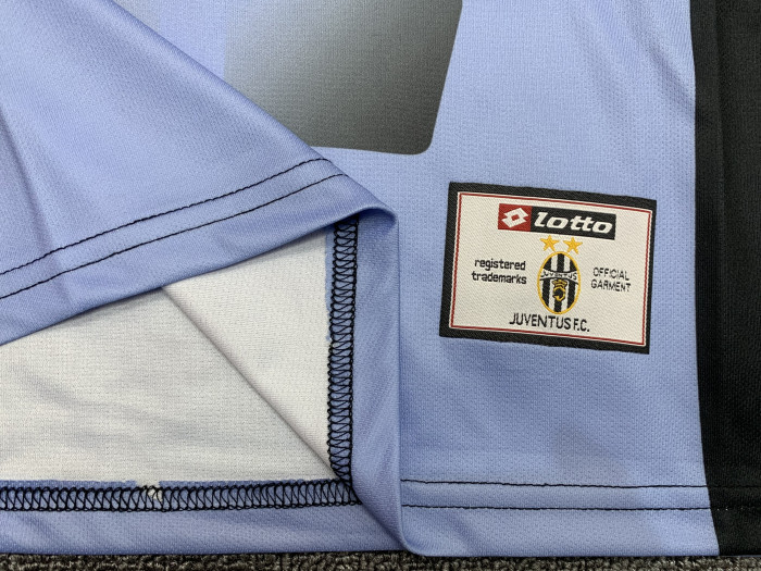 Juventus Retro Blue Goalkeeper Jersey 2002/03