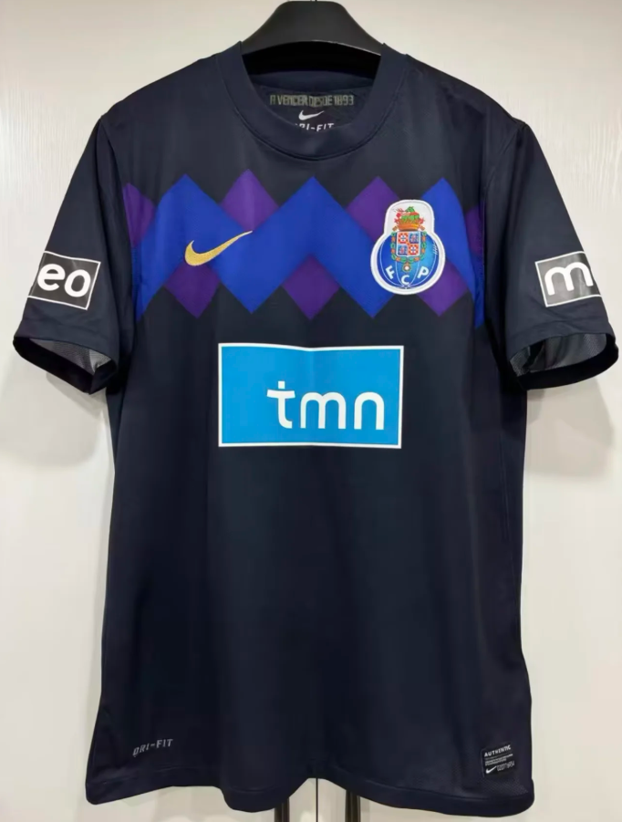 FC Porto 2011-12 Away Jersey #12 Hulk Retro Football Shirt
