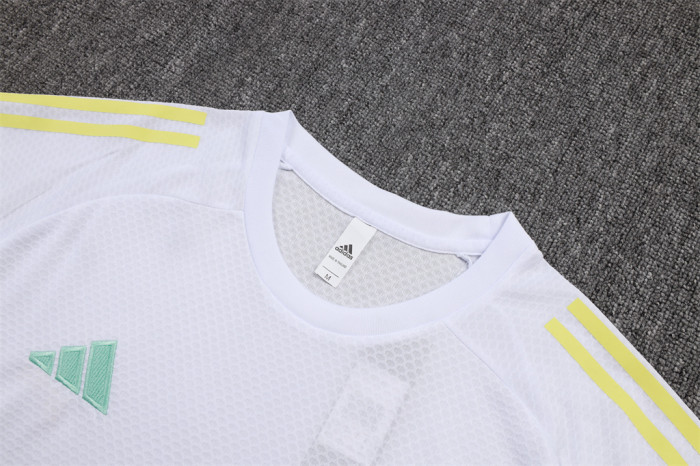 Juventus Training Short Sleeve Jersey 25/26