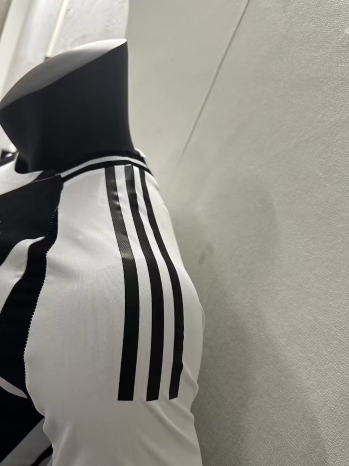 Juventus Home Player Jersey 24/25