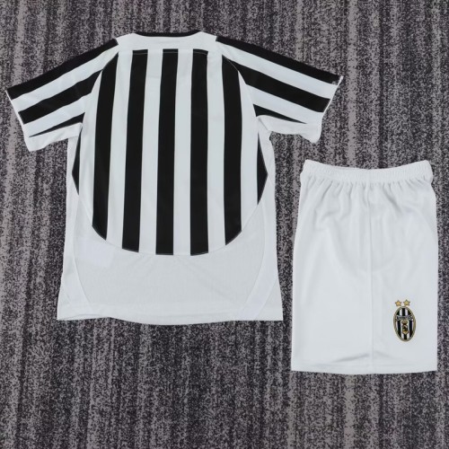 Retro 03/04 Juventus home kids kit