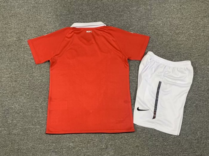 Retro 10/11 Manchester United home kids kit