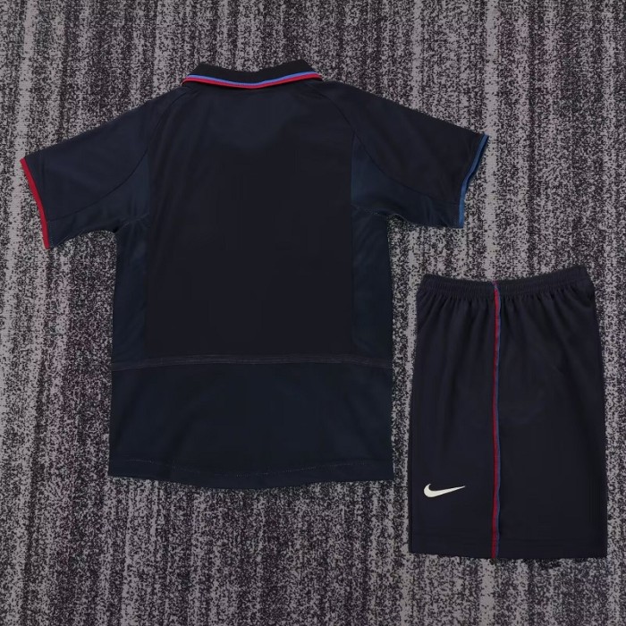 Retro 02/03 Barcelona home kids kit