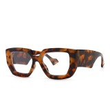 Women square frame sunglasses