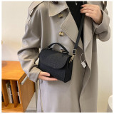 Underarm bag Korean spring popular felt bag crocodile pattern indentation Messenger bag Small square bag Shoulder bag