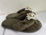 Women warm furry slippers