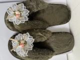 Women warm furry slippers