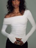 Fashionable and sexy off-the-shoulder long-sleeved T-shirt