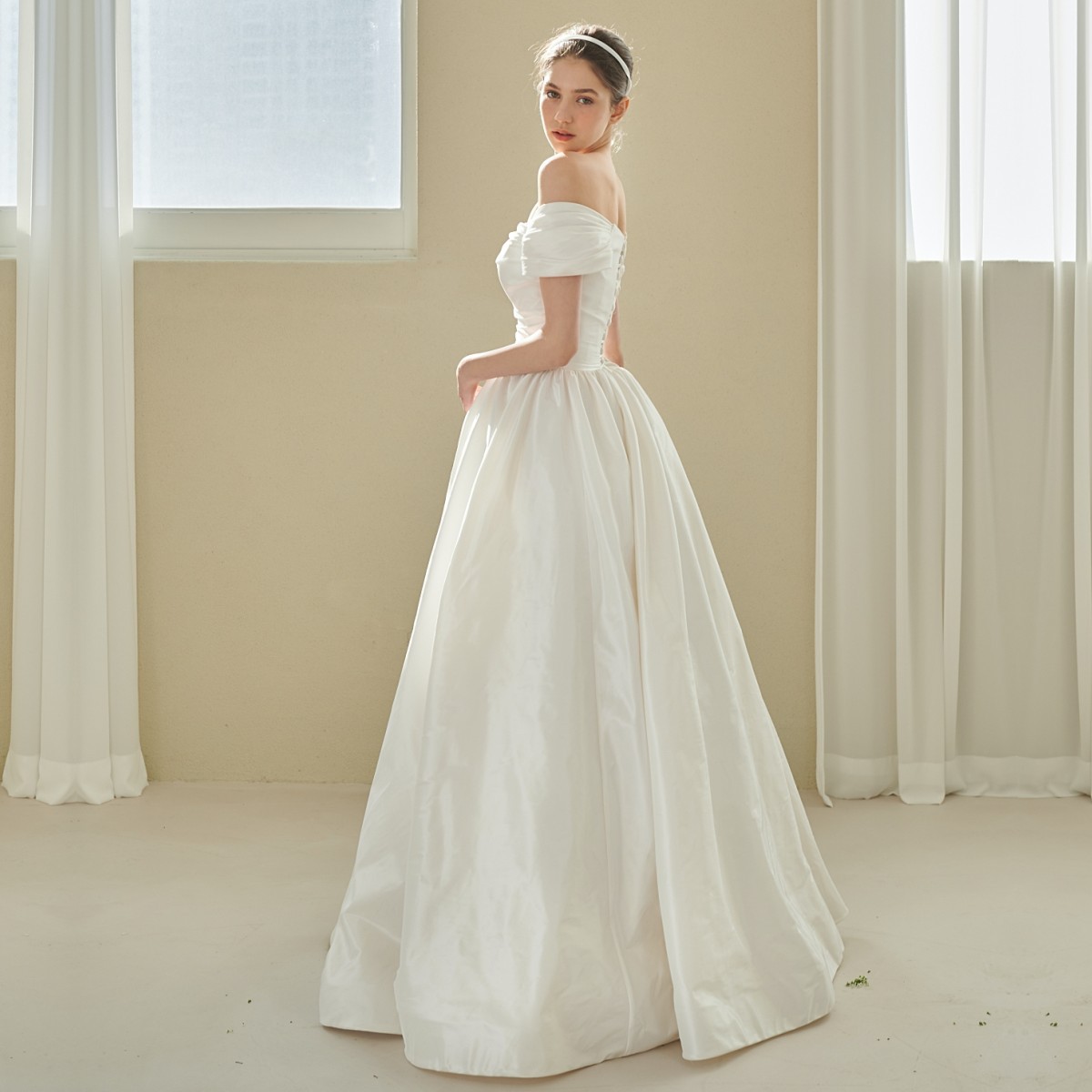 Chic Wedding Dress Bridal White Retro Off Shoulder White Long Gown(Processing time need 3-6 days)