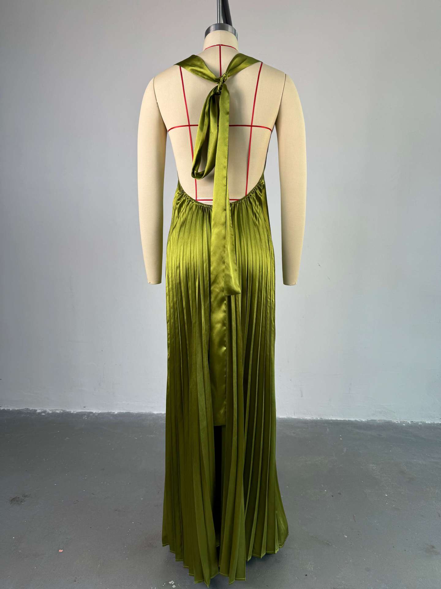 Halter V-Neck Backless Pleated Dress for Autumn Events