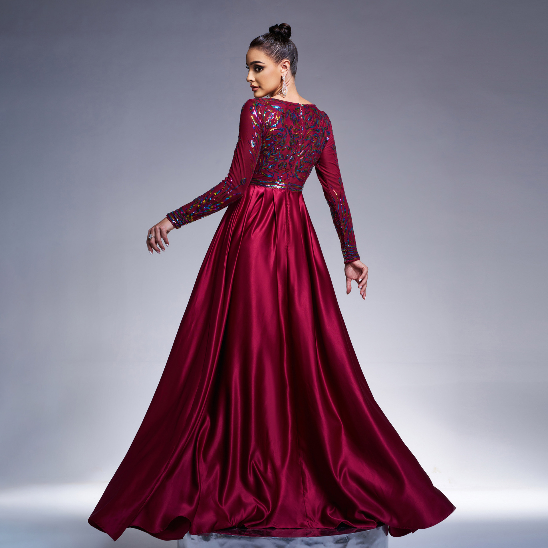 Luxury Long Sleeve Chic Round Neck Long Sequined Formal Party Swing Evening Dress Bridesmaid Dress