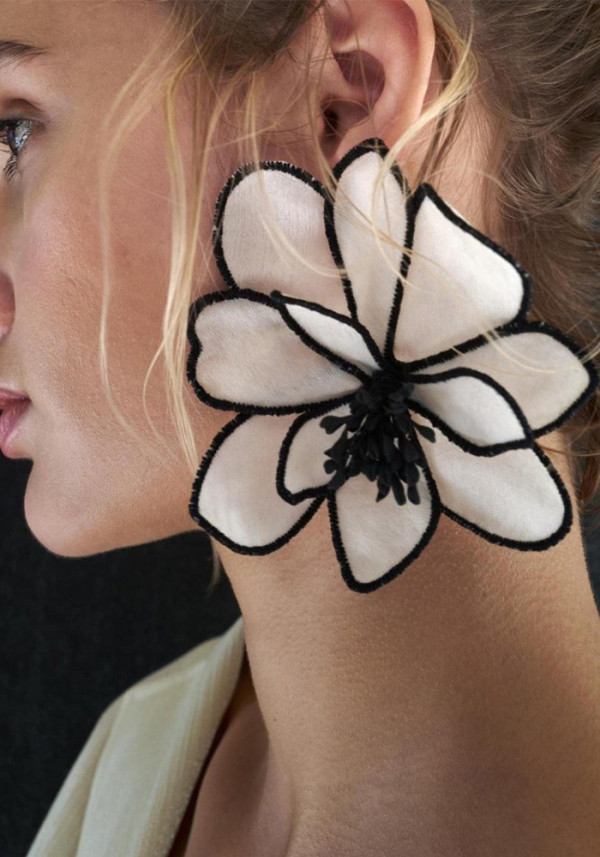 Women flower earrings