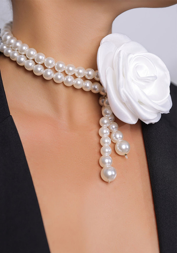 Women evening dress pearl necklace
