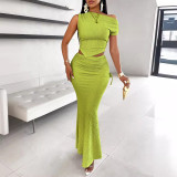 Elegant And Sexy Chic Solid Color Slash Shoulder Top  Pleated Fishtail Skirt Two Piece Set