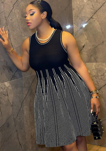 Women Sleeveless Round Neck Striped Dress
