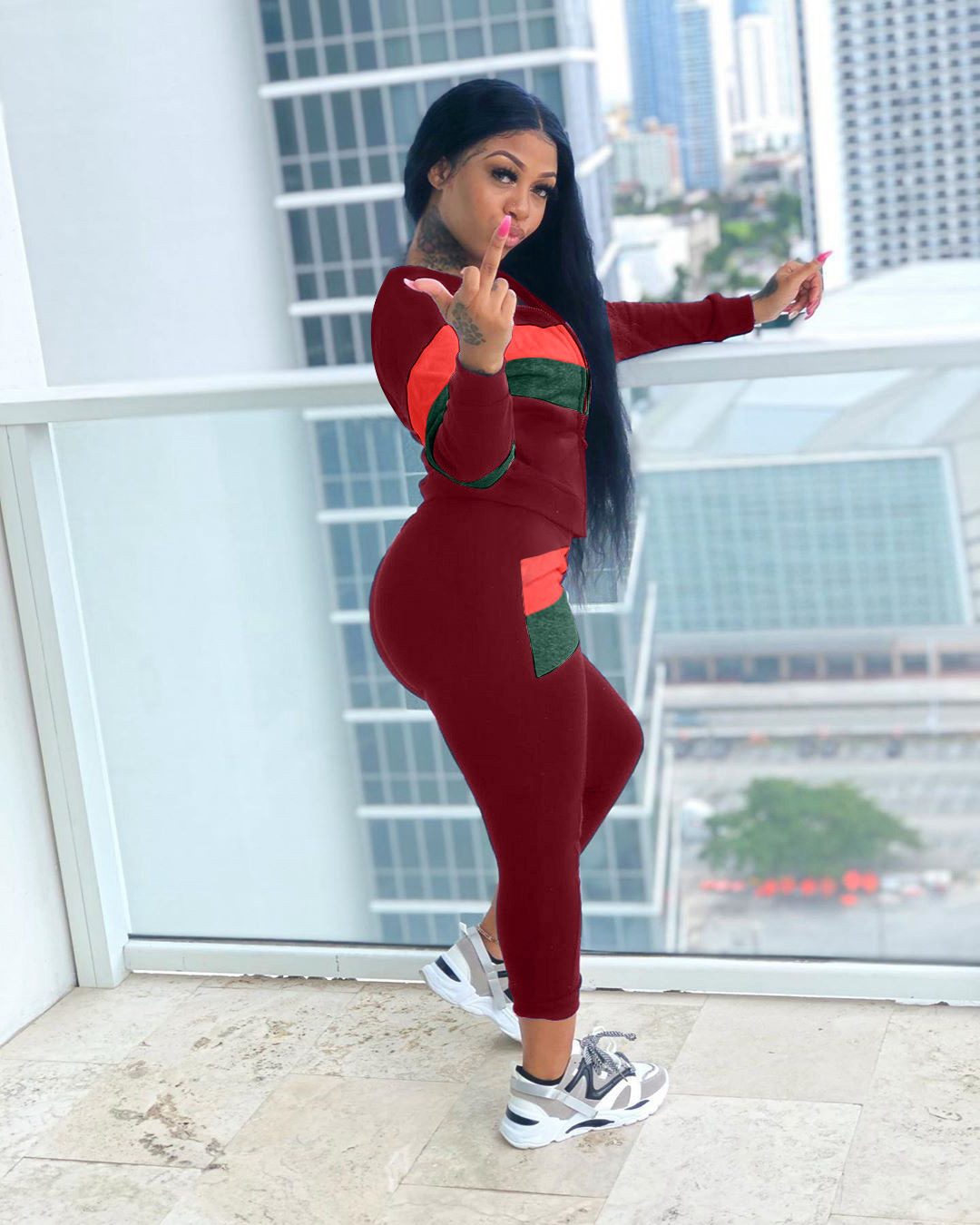 Women Sports Contrast Color Top and Pants Two-piece Set