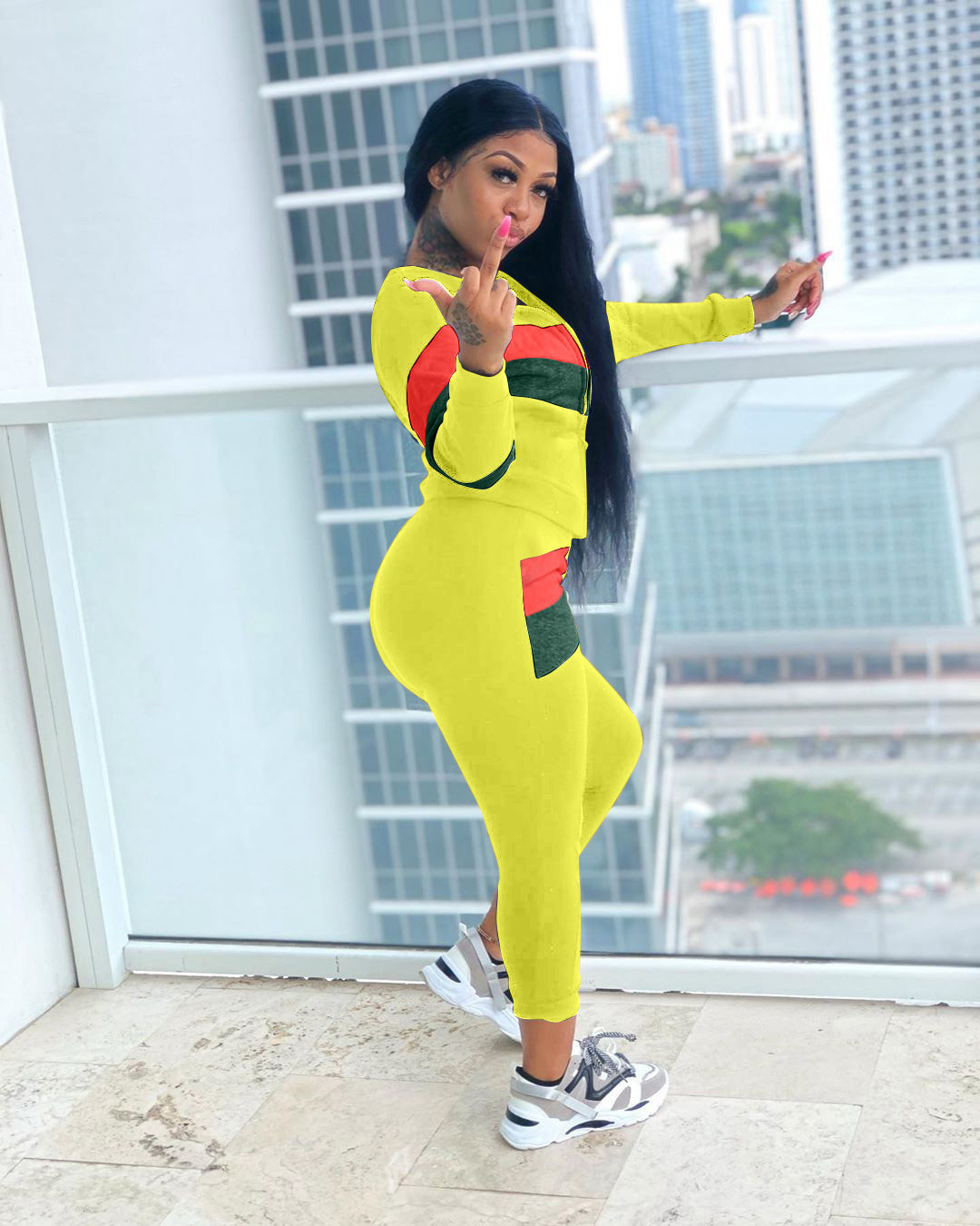 Women Sports Contrast Color Top and Pants Two-piece Set