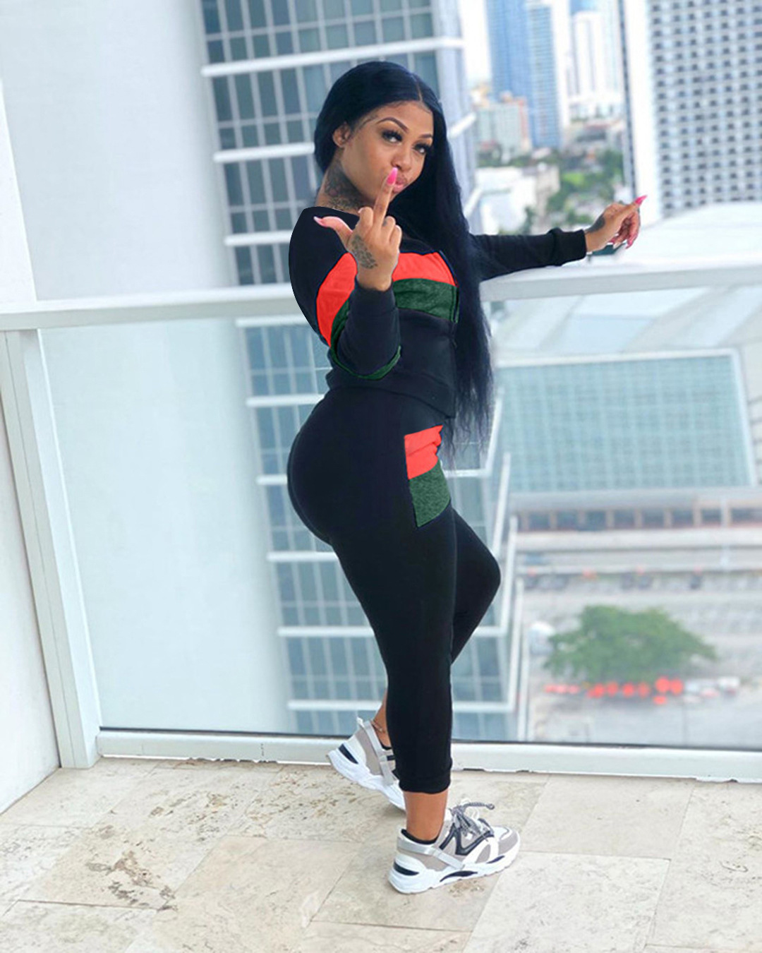 Women Sports Contrast Color Top and Pants Two-piece Set