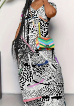 Plus Size Women V-Neck Printed Pocket Dress Plus Size Women V-Neck Printed Pocket Dress