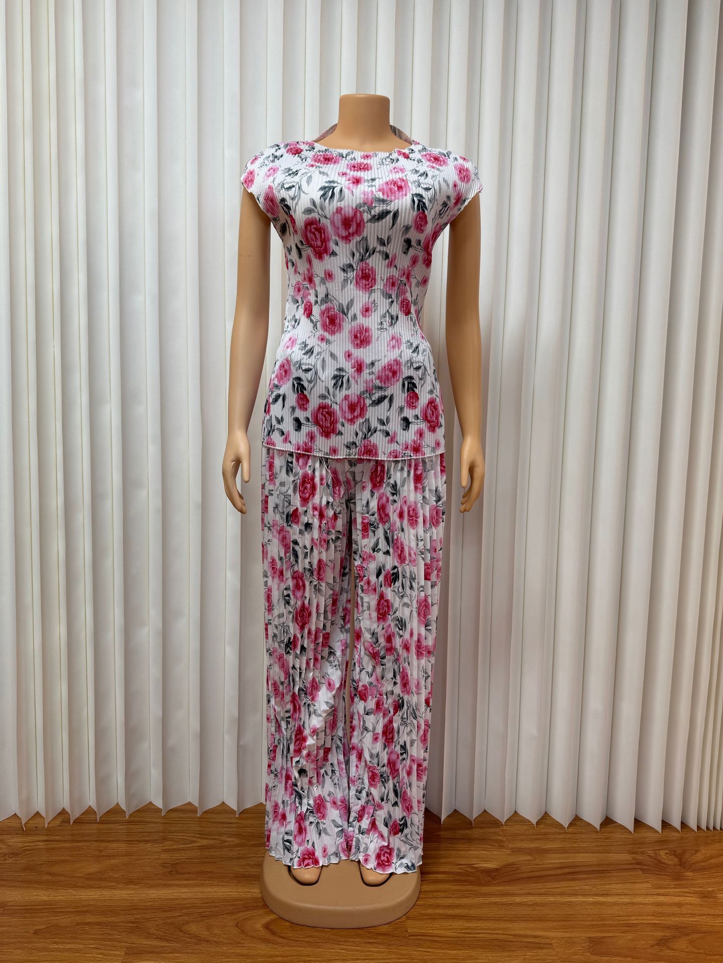 Women's Flower Pleated Top & Loose Pants Set