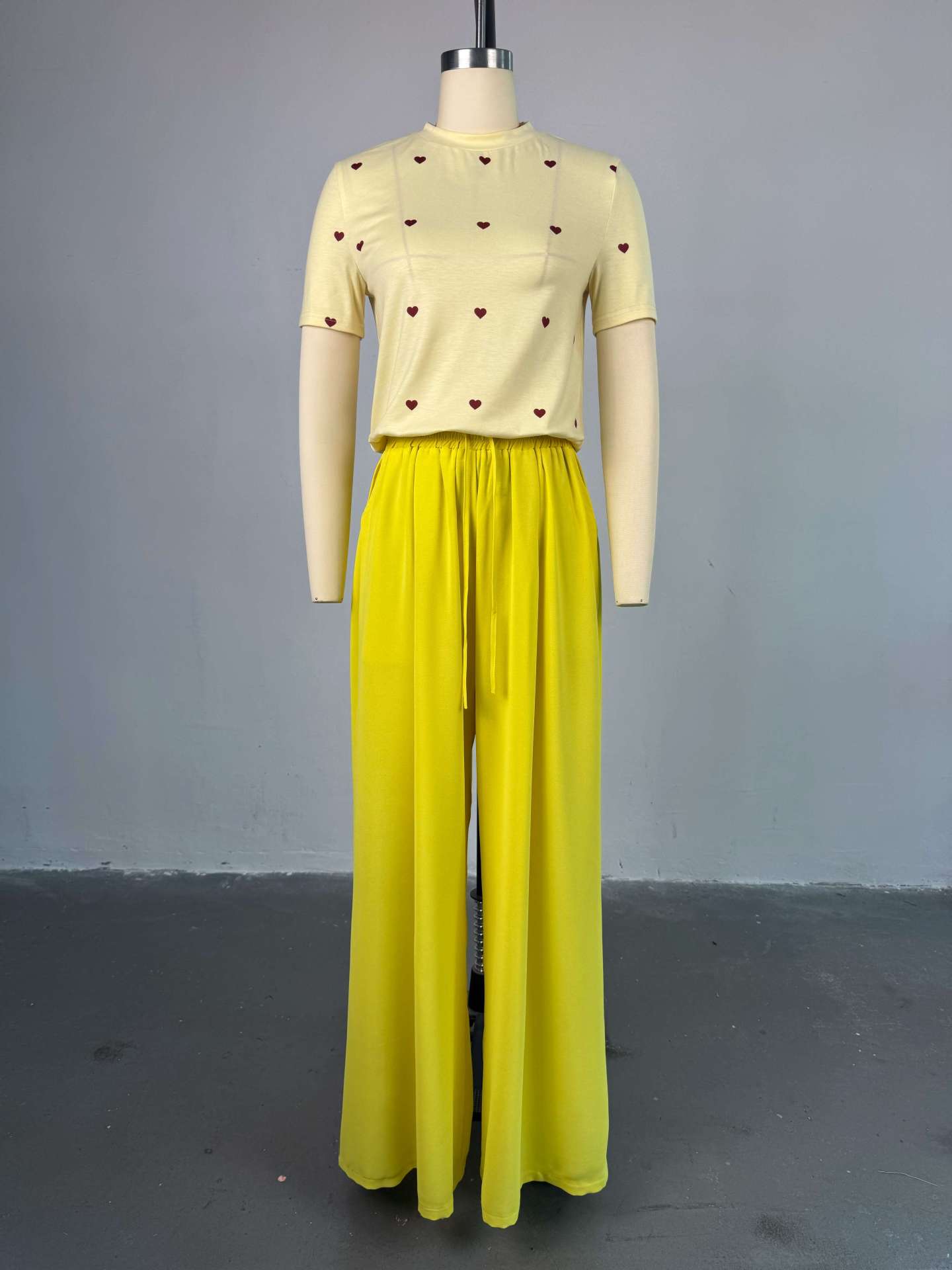 Women's Summer Sweet & Trendy Round Neck Heart Print Short Sleeve Top & Wide-Leg Pants Set