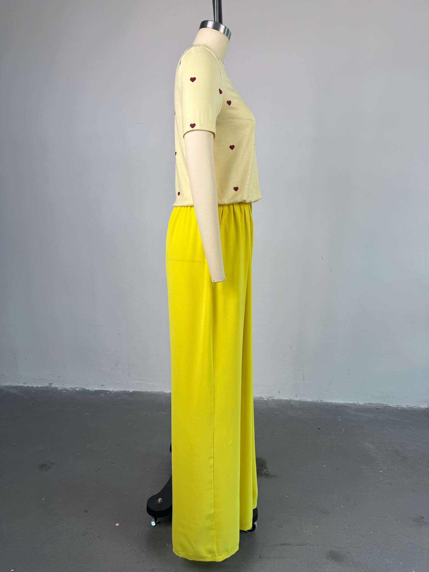 Women's Summer Sweet & Trendy Round Neck Heart Print Short Sleeve Top & Wide-Leg Pants Set