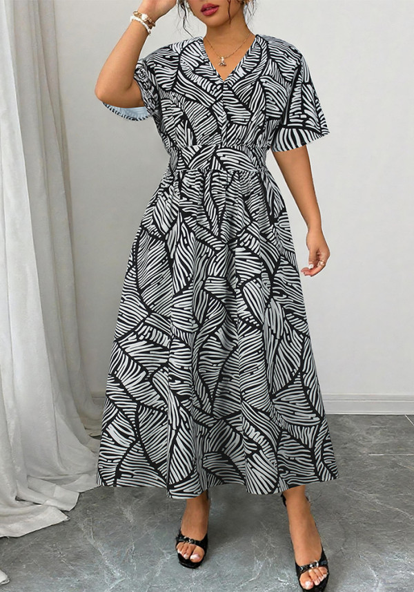 Fashionable V-Neck Black & White Contrast Dress Spring/Summer Women's Wear