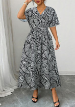 Fashionable V-Neck Black & White Contrast Dress Spring/Summer Women's Wear Fashionable V-Neck Black & White Contrast Dress Spring/Summer Women's Wear