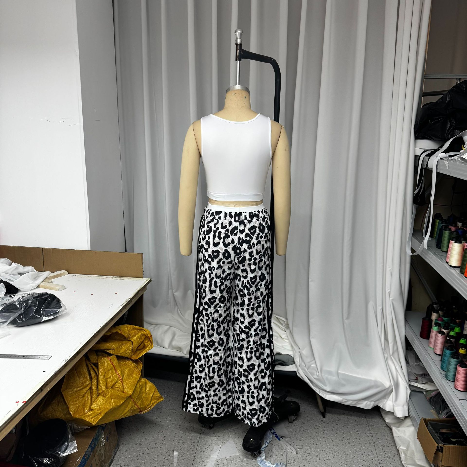 Women's Casual Sleeveless Solid Top Leopard Print Pants Two-Piece Set