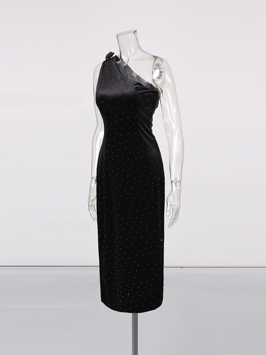 Women Slash Shoulder Dress with Sleeveless Diamonds Dresses