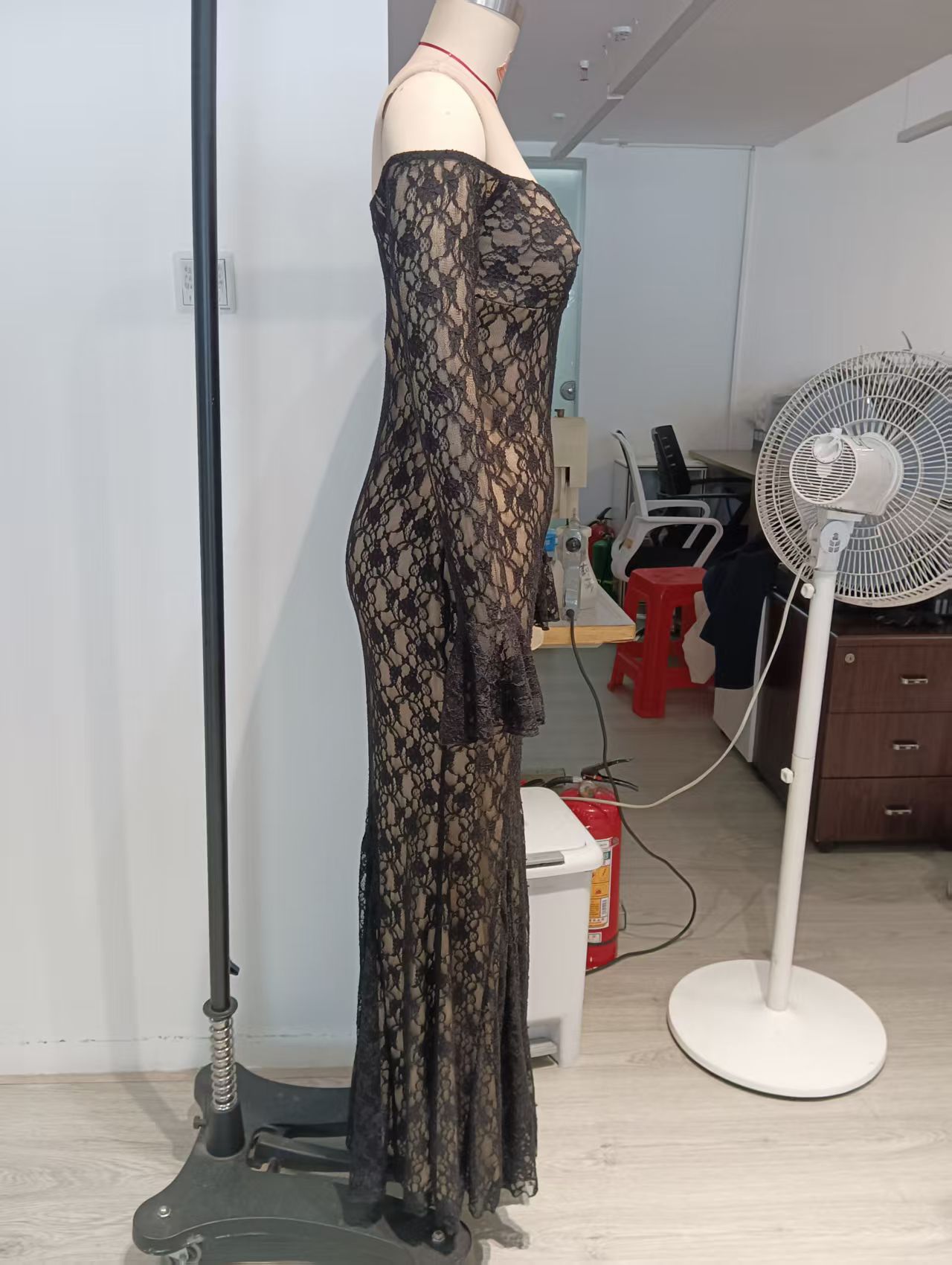 Women French Off-Shoulder Lace Long-Sleeve Maxi Dresses