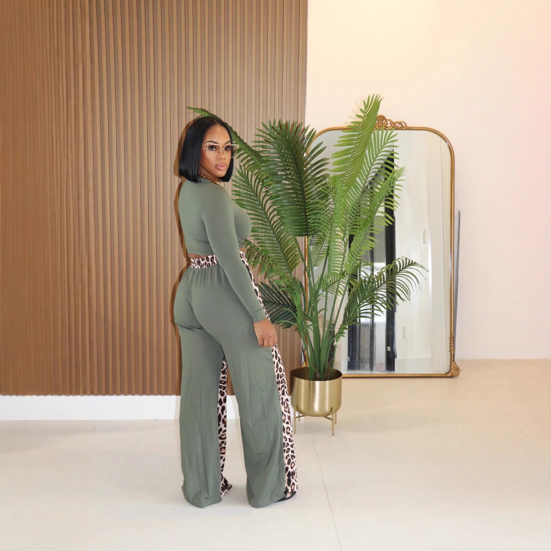 Women's Leopard Print Top Fashion Wide-Leg Long Pants Two-Piece Set