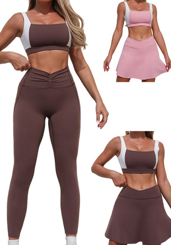 Women contrasting backless sports vest and yoga culottes