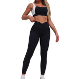 Women contrasting backless sports vest and yoga culottes
