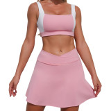 Women contrasting backless sports vest and yoga culottes