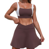 Women contrasting backless sports vest and yoga culottes
