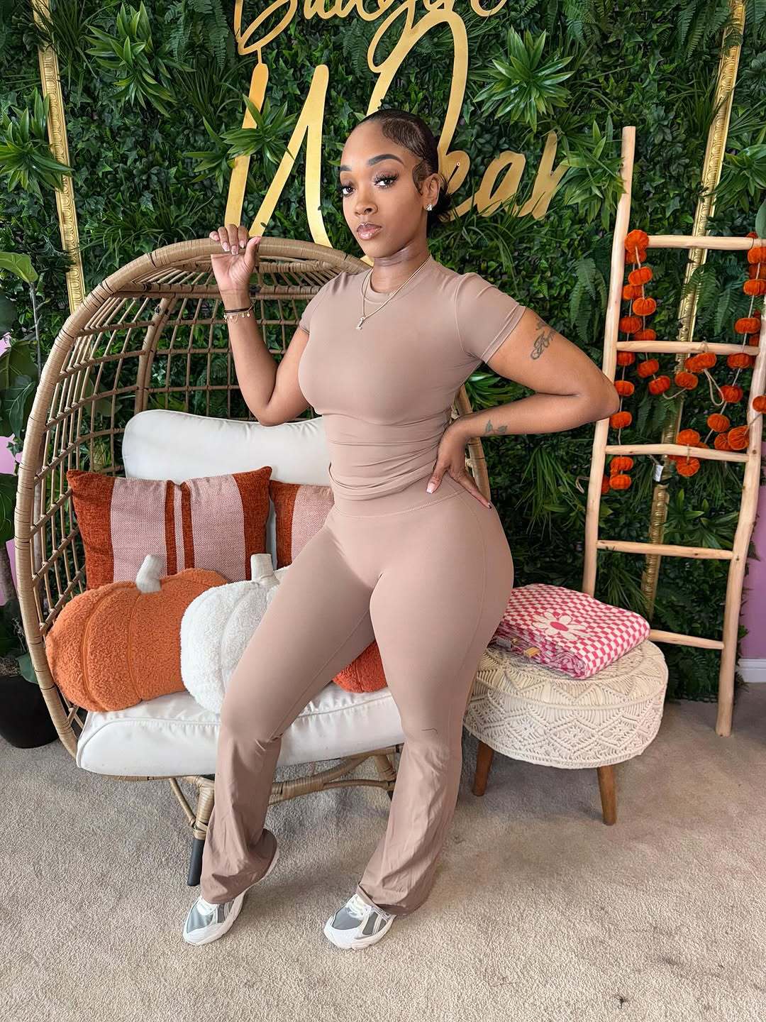 Women's Fashion Solid Color Slim Sexy Yoga Stretch Short Sleeve Top and Pants Set