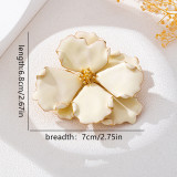 Women's Retro Gold Metal Delicate Flower Brooch