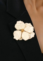 Women's Retro Gold Metal Delicate Flower Brooch