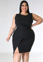 Plus Women Round Neck Solid Sleeveless Slit Dress