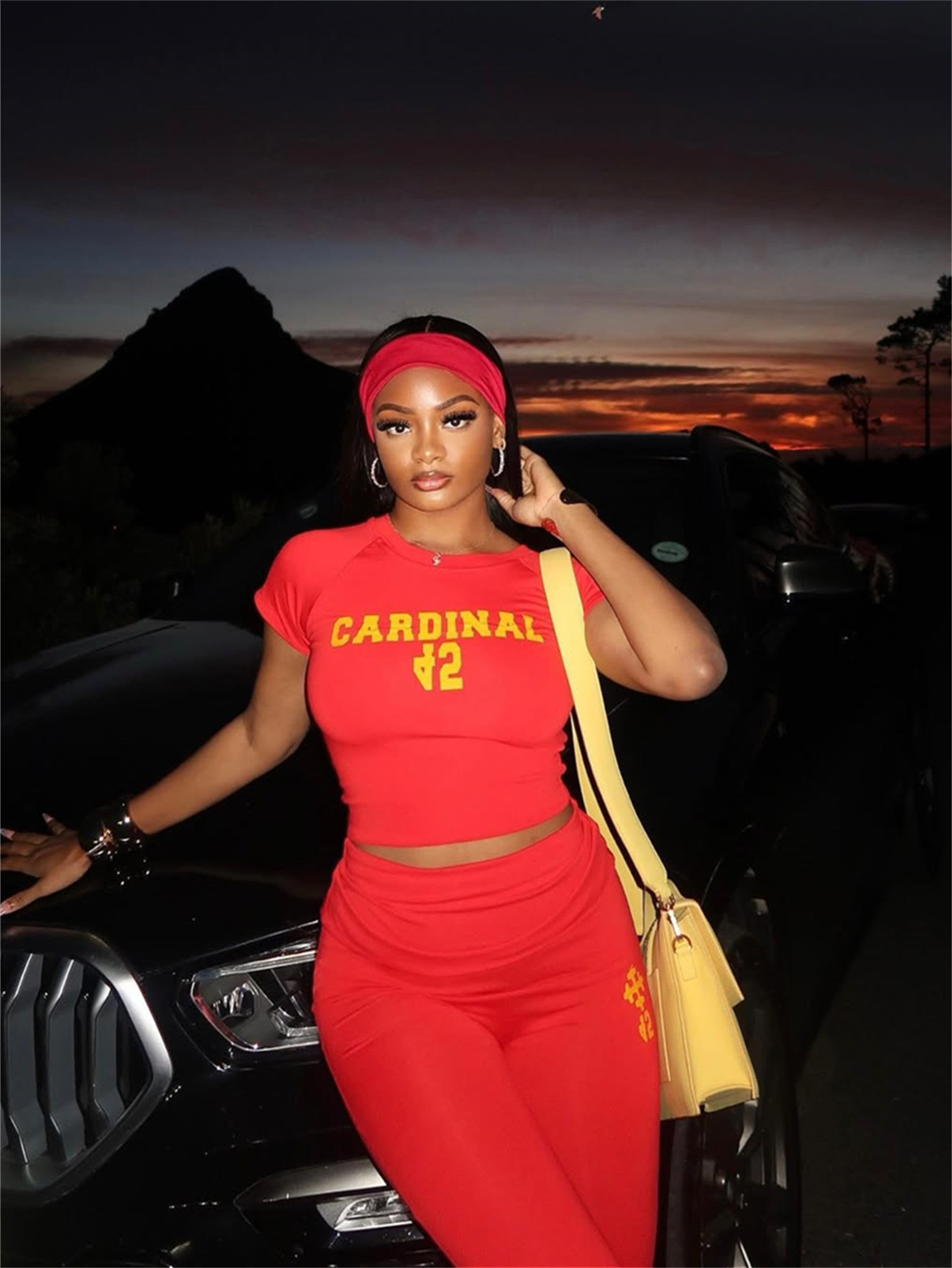 Women's Sporty Fashion Sexy Slim Fit Cropped Short Sleeve Printed Top Pants Set